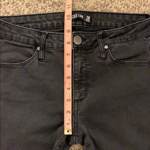 Design Lab Lord & Taylor Black Crop Ruffle Jeans - Picture 11 of 13